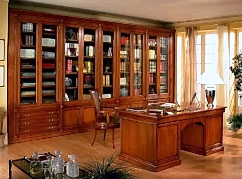 Книжный шкаф в кабинете из массива и шпона вишни