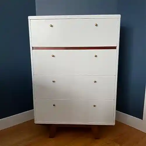 Комод из МДФ и массива дуба
