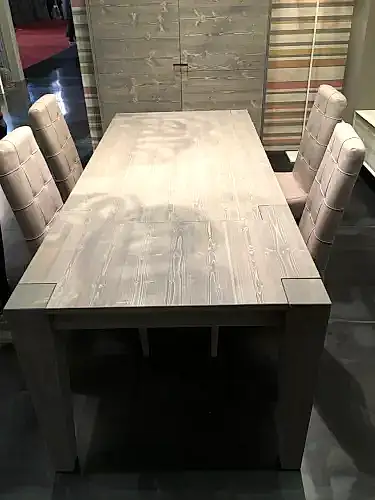 Стол из массива дерева