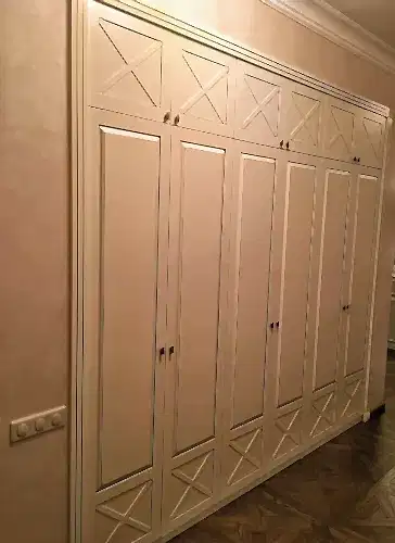 Встроенный шкаф в прихожей из МДФ