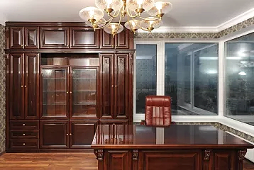 Кабинет из массива в квартиру