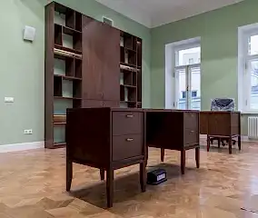 Стол из массива в кабинет