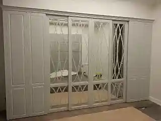 Встроенный шкаф с зеркалом